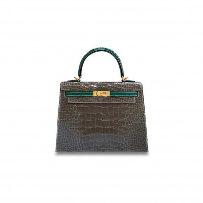 HERMÈS MASTER KELLY 25 TURTLEDOVE GRAY CROCODILE WITH EMERALD GREEN BRUSHED GOLD BUCKLE (25*17*7cm) 